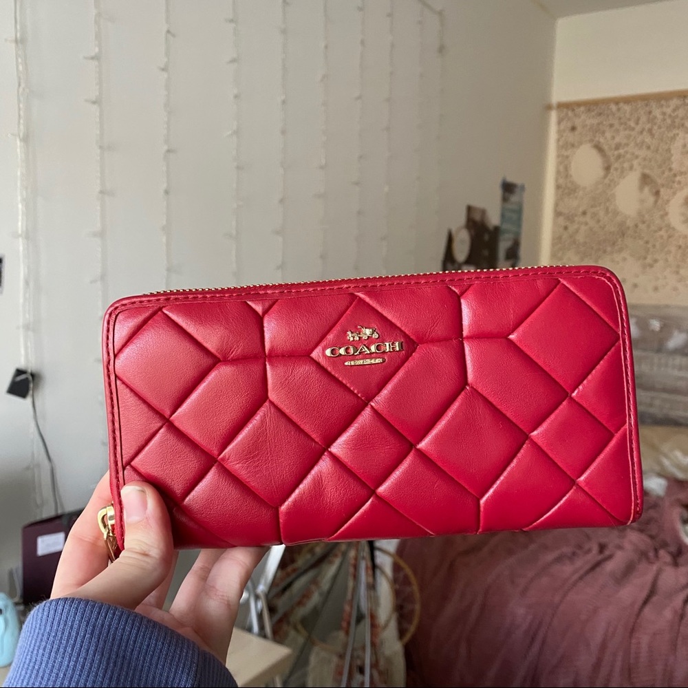 GORGEOUS COACH red clutch/wallet